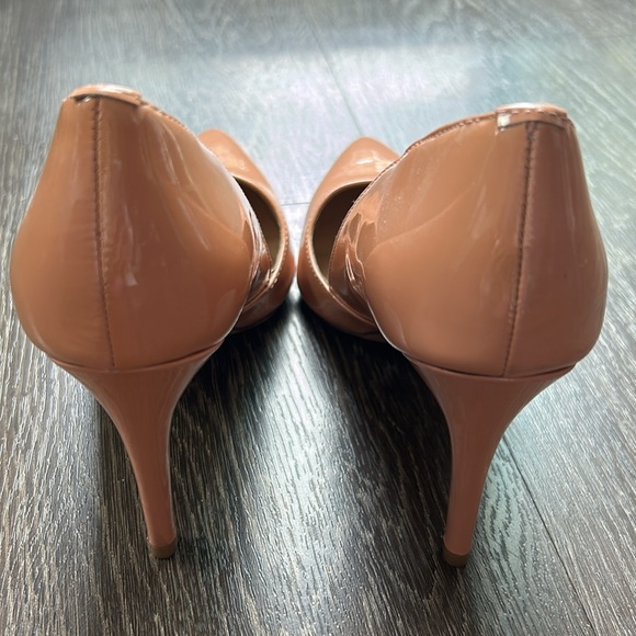 Banana Republic size 6.5 patent leather blush d’Orsay 3.5” heel pumps. - Picture 3 of 5